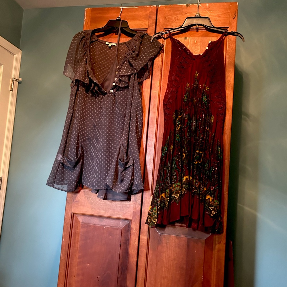 2 Adorable tops…XL & M
